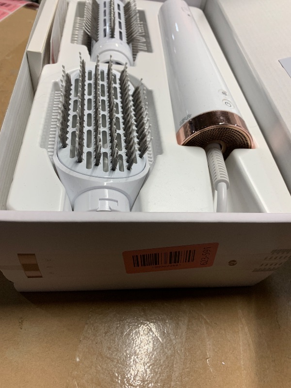 Photo 1 of "T3 AireBrush Duo Interchangeable Hot Air Blow Dry Brush with Two Attachments ? Includes 15 Heat and Speed Combinations, T3 IonFlow Technology, Volume Booster Switch, Lock-in Cool Shot"