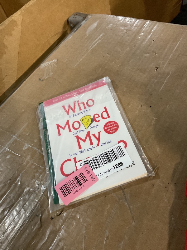 Photo 1 of (Who Moved My Cheese? : An Amazing Way To Deal With Change In Your Work And In Your Life) Author: Spencer Johnson Published On (June, 2006)