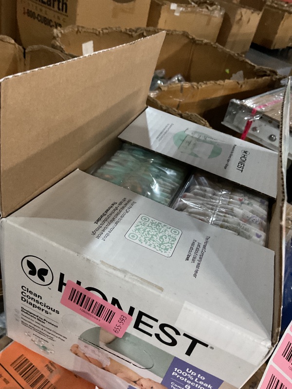 Photo 1 of ***LIKE NEW/OPEN BOX***
The Honest Company Clean Conscious Diapers for Delicate Skin Up to 100% Leakproof Hypoallergenic Fragrance-Free Baby Gender Neutral Prints Club Box Size Newborn 72 Count (Prints