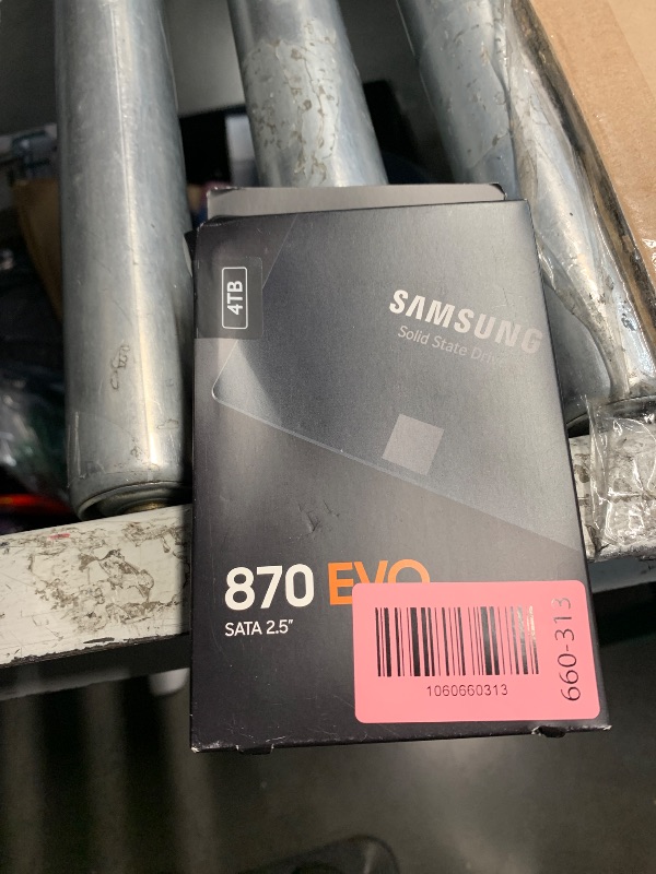 Photo 1 of *** FACTORY SEALED*** SAMSUNG 870 EVO 4TB 2.5 Inch SATA III Internal SSD (MZ-77E4T0B/AM) , Black