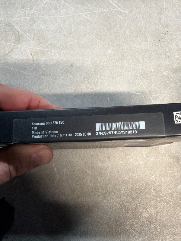 Photo 1 of *** FACTORY SEALED*** SAMSUNG 870 EVO 4TB 2.5 Inch SATA III Internal SSD (MZ-77E4T0B/AM) , Black