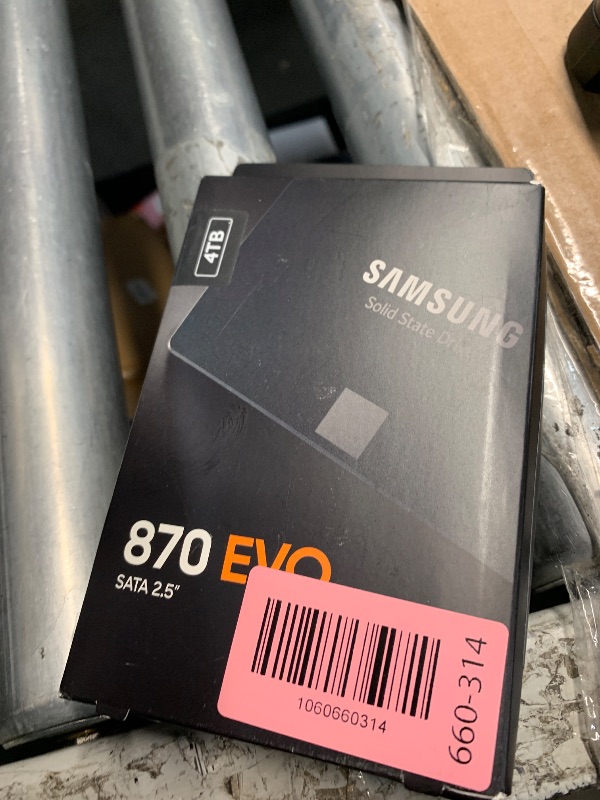 Photo 1 of *** FACTORY SEALED*** SAMSUNG 870 EVO 4TB 2.5 Inch SATA III Internal SSD (MZ-77E4T0B/AM) , Black