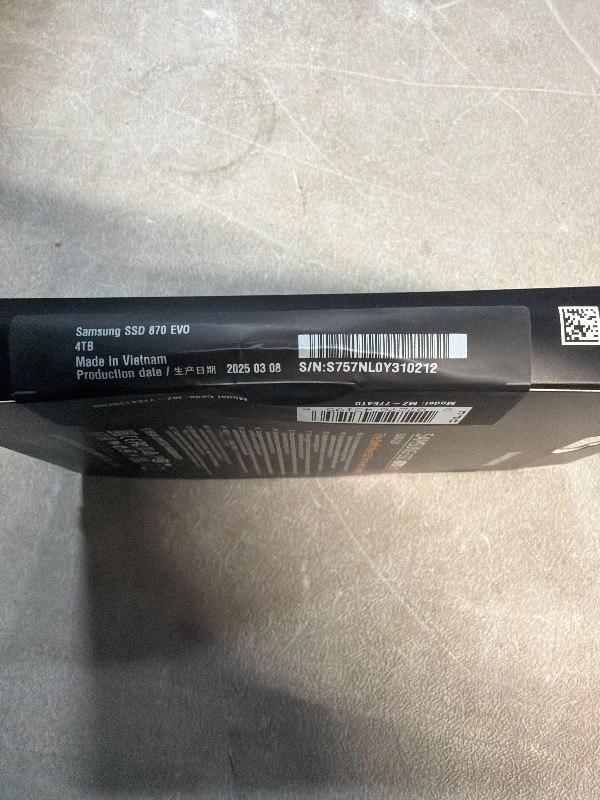 Photo 1 of *** FACTORY SEALED*** SAMSUNG 870 EVO 4TB 2.5 Inch SATA III Internal SSD (MZ-77E4T0B/AM) , Black