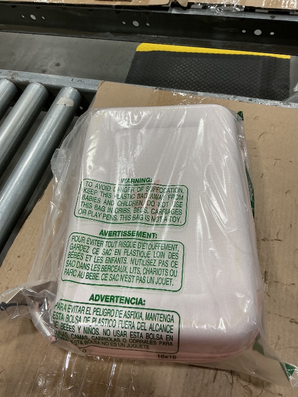 Photo 1 of *MINOR DAMAGE - USED*
Stanley All Day Midi Lunch Box | 6.3-Quart | EVA Insulated Lunch Bag | Crush Resistant | Adjustable Strap | BPA-Free | Rose Quartz