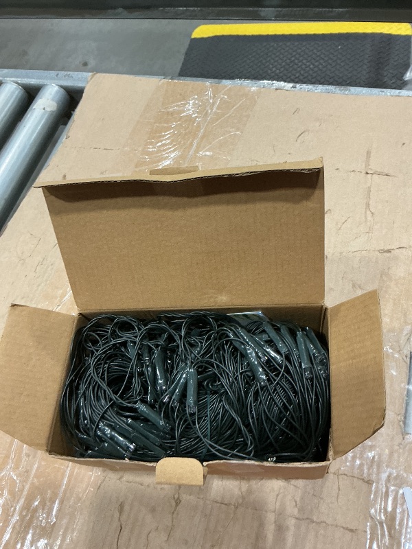 Photo 1 of *MINOR DAMAGE - USED*
BlcTec Christmas Net Lights 360 LED 9.8ft x 6.6ft Outdoor Christmas Lights with 8 Modes, Timer, Connectable, Waterproof for Trees, Bushes, Shrubs, Yard Outdoor Decorations, Cool White