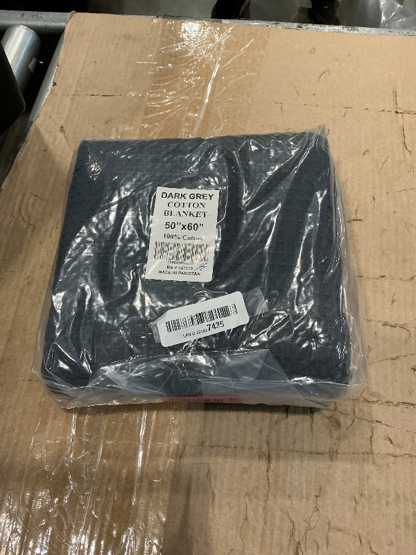 Photo 1 of *USED*
100% Cotton Blankets Queen Size for Bed - Waffle Weave Blankets for Summer, Lightweight and Breathable Soft Woven Blanket for Spring, White, 90x90 Inches (Dark Grey, Throw (50" x 60"))
