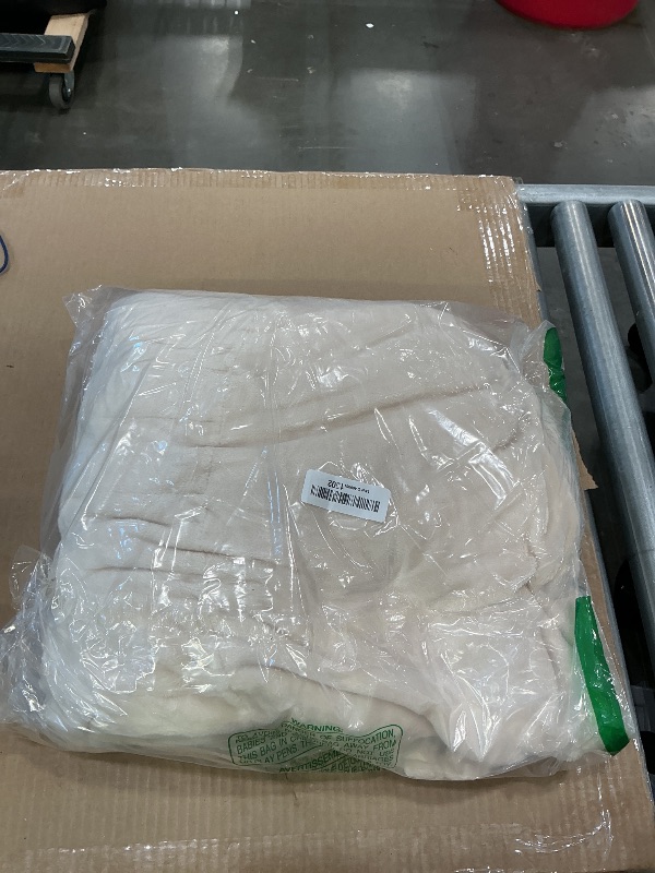 View 2 of **MISSING PARTS**
Sunbeam Electric Royal Posh Velvet Heated Blanket, 12 Heat Settings, 12-Hour Selectable Auto Shut-Off, Fast Heating, Warm and Lush, Champagne Color, Full, 84" x 72"