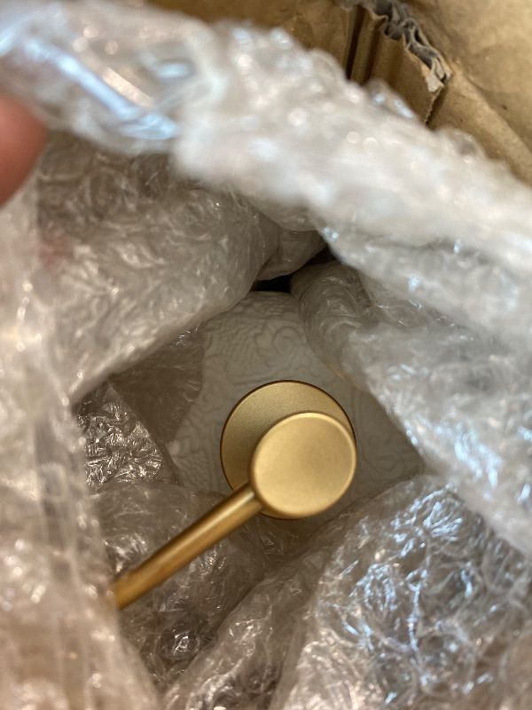 Photo 1 of *MINOR DAMAGE - USED*
UHEY HOME Ceramic White Liquid Soap Dispenser with Embossed Design Look, Soap Dispenser with Rust-Proof Plastic Pump 13.5oz for Bathroom Kitchen