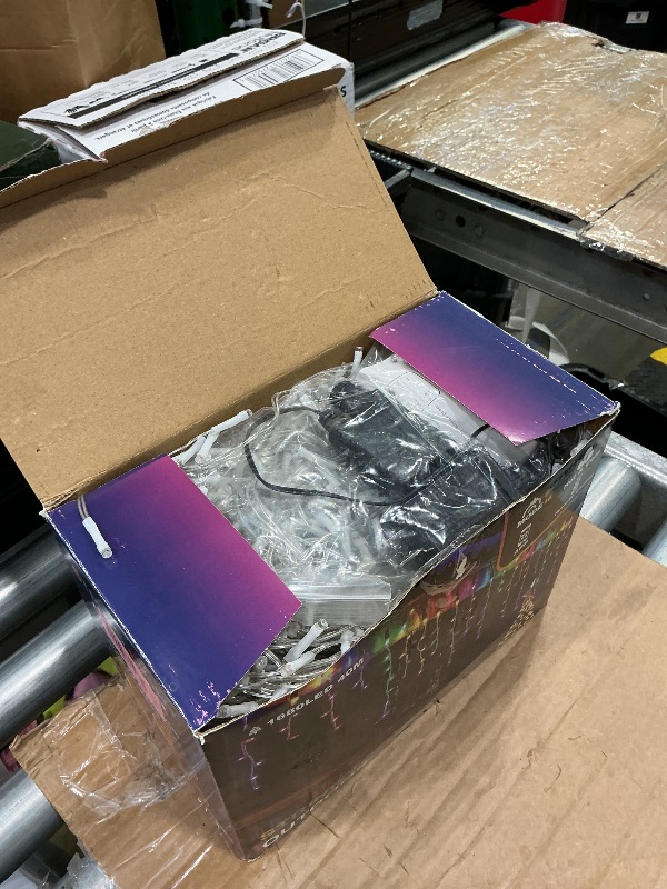 Photo 1 of *UNTESTED*
SOSHOT Christmas String Lights Outdoor - 131Ft/40M 1680 LED 8 Modes with Remote Control and App Waterproof Christmas Lights for Patio Yard Garden Wedding Party-Multicolor