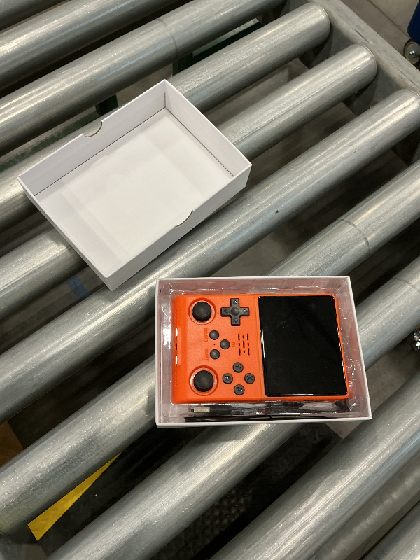 Photo 1 of ?30000 in 1? R40S Pro Retro Handheld Game Console, 3.5 inch IPS Screen, More Than 20 Emulator, 256G TF Card (Orange)