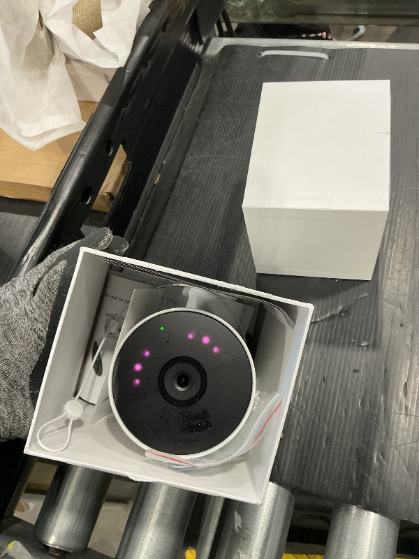 Photo 1 of ***MISSING CHARGER*** Google Nest Cam Outdoor or Indoor, Battery - 2nd Generation - 1 Pack