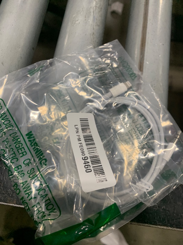 Photo 1 of (Apple MFi Certified) iPhone AUX Cord,Lightning to 1/8 Inch Audio Cable,3.3ft, Headphone Jack Adapter Male Aux Stereo Audio Cable Compatible for iPhone 14/13/12/11/XR/X/8/7 (White)