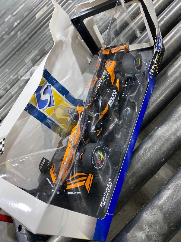 Photo 1 of - Model Car Compatible with MCLAREN F1 Team MCL38 Orange O.PIASTRI Australia 2024-1:18 Solido - 1814202