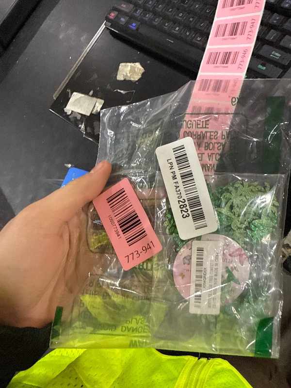 Photo 1 of 120pcs Palm Tree Confetti, Tropical Themed Table Confetti, Green Glitter Coconut Tree Table Scatter, Summer Hawaiian Themed Birthday/Baby Shower Party Decoration