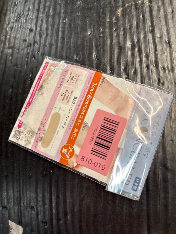 Photo 1 of [CLASSE]Seal Concealer, Cover Up tape, Made in Japan, ultra-thin 0.015mm, natural, Waterproof, Sweatproof, for Hiding Tattoo, piercing holes and Scars, (B20 Honey, Arch shape, 8 pieces)