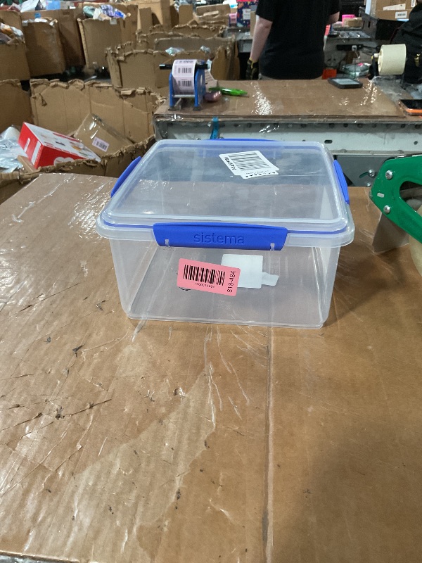 Photo 1 of * has a minor scratch on the lid *
Sistema KLIP IT Food Storage Container, 5 L, Airtight & Stackable, BPA-Free, Clear with Blue Clips