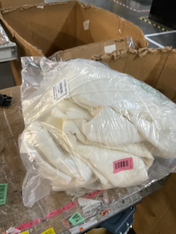 Photo 1 of ***MISSING PARTS***
Fokitut 6 Pack Rectangle Tablecloth, 90x132 Inch, Stain Resistant and Wrinkle Polyester Table Cloth, Fabric Table Cover for Kitchen Dining, Wedding, Party, Holiday Dinner-Ivory