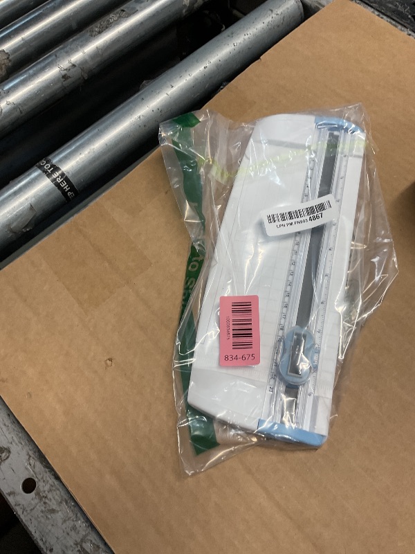 Photo 1 of ***MISSING PARTS***
Meafeng 3-in-1 Paper Trimmer with Straight, Scoring & Perforating Blades, 9" A5 Cutter for Crafting, Scrapbooking, Cardstock, Labels & Home Office Use – Compact & Portable (Blue)