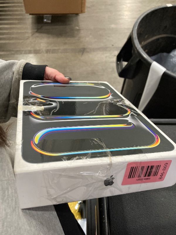 Photo 1 of **Missing Charger, used**Apple iPad Pro 11-Inch (M4): Built for Apple Intelligence, Ultra Retina XDR Display, 512GB, 12MP Front/Back Camera, LiDAR Scanner, Wi-Fi 6E, Face ID, All-Day Battery Life — Space Black