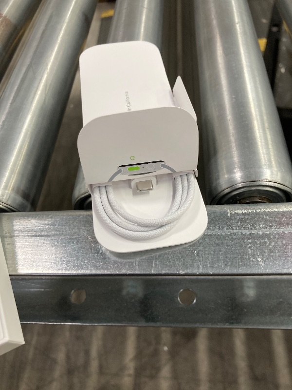 Photo 1 of **Factory Sealed, its not permitted to Return, Not Refund**Apple Watch SE 3 [GPS 40mm] Smartwatch with Starlight Aluminum Case with Starlight Sport Band - S/M. Fitness and Sleep Trackers, Heart Rate Monitor, Always-On Display, Water Resistant