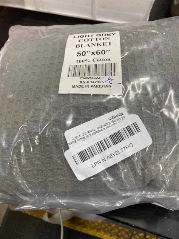 Photo 1 of 100% Cotton Blankets for Bed - Waffle Weave Blankets for Summer, Lightweight and Breathable Soft Woven Blanket for Spring (Light Grey, Throw (50" x 60"))
