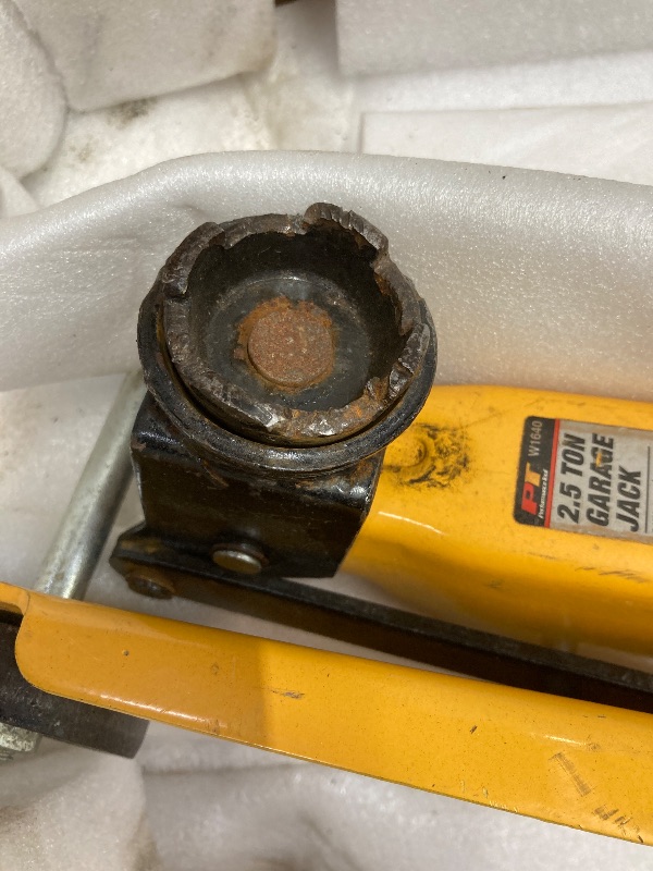 Photo 1 of *Rusted/Scratched* VEVOR 3 Ton Low Profile, Heavy-Duty Steel Racing Floor Jack with Dual Pistons Quick Lift Pump, Lifting Range 3.35"-19.69"