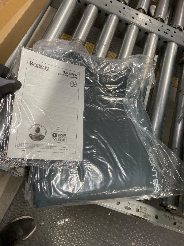 Photo 1 of *HEAVY* SaluSpa 60101E Monterey AirJet Outdoor Inflatable Square Hot Tub 4-6 Person with
