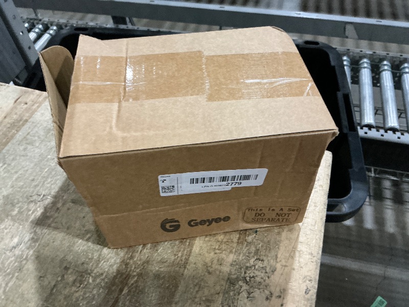 Photo 1 of Travel Size Tissue Pocket Slim Pack Facial 3 Ply Wallet Size Pocket Tissues for Travel Wedding Party Favors, 6 Styles(Geometric Flower)