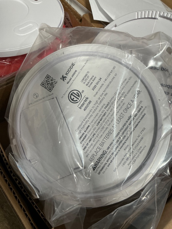 Photo 1 of ***** 20SDR detectors.*****Kidde  And Carbon Monoxide Detector, Hardwired with 10-Year Battery Backup, LED Status Lights, Interconnected, 85 dB Alarm, 5 inches, 3-Pack