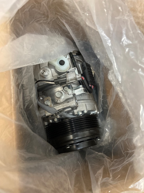 Photo 1 of 0008302600 AC Air Conditioner Compressor Assembly with Clutch Compatible with Mercedes-Benz E250 2014-16 L4 2.1L,E300 15-16,E350 2014 2016,E400 16-17,SL400 15-16,CLS400 15-17,GLK250 13-15,ML350 2015