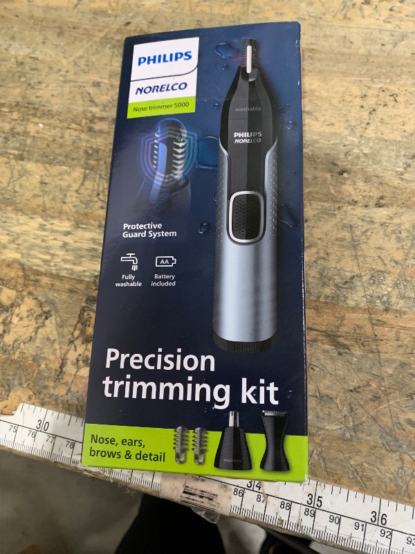Photo 1 of ***FOR PARTS/ UNTESTED*** Norelco Philips Nose Trimmer 5000 for Nose, Ears, Eyebrows Trimming Kit, NT5600/62
