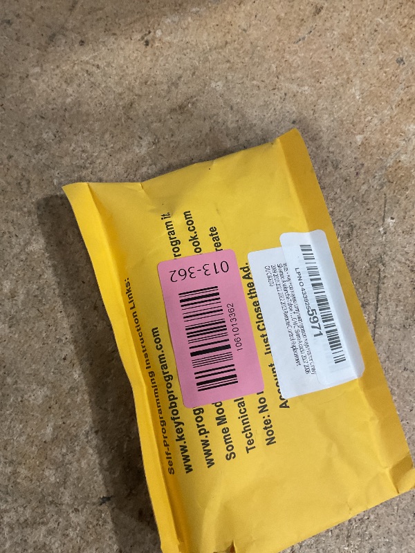 Photo 2 of Key Fob Keyless Entry with Ignition Keys Fits for Chevy Silverado Avalanche Tahoe Traverse Equinox Express/GMC Sierra Acadia 2007 2008 2009 2010 2011 2012 2013 Remote Control Replacement OUC60270