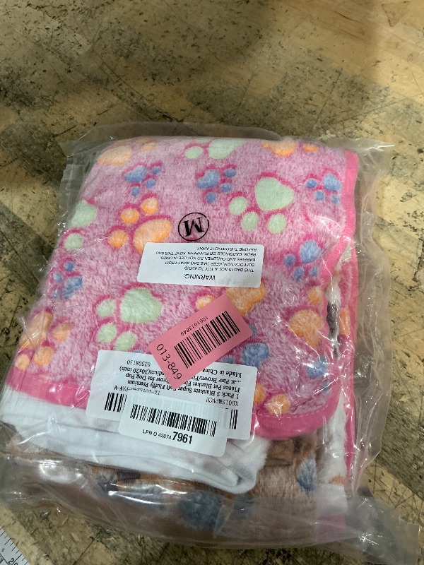 Photo 1 of 1 Pack 3 Blankets Super Soft Fluffy Premium Fleece Pet Blanket Flannel Throw for Dog Puppy Cat Paw Brown/Pink/White Medium(30x20 inch)