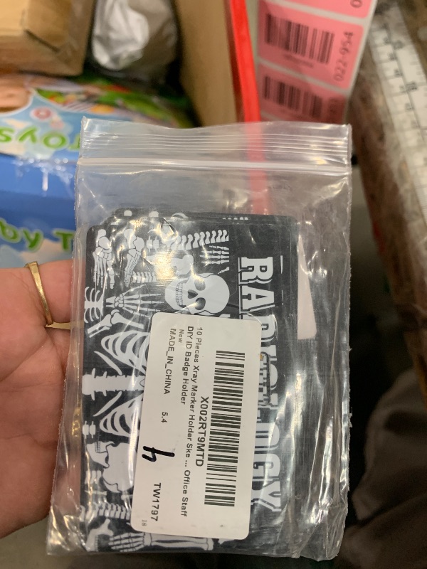 Photo 1 of 10 Pieces Xray Marker Holder Skeleton Themed PVC Xray Marker Holder X-Ray Badge Radiology Horizontal ID Card Badge Pouch for Office Staff DIY ID Badge Holder