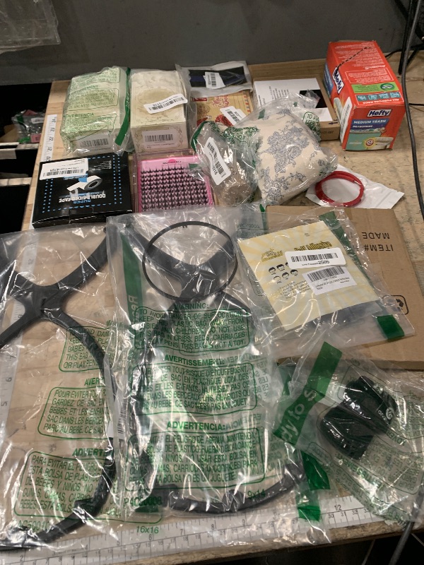 Photo 1 of ** SOLD AS IS BUNDLE OF MISCELLANEOUS AND SPORTED GOODS **