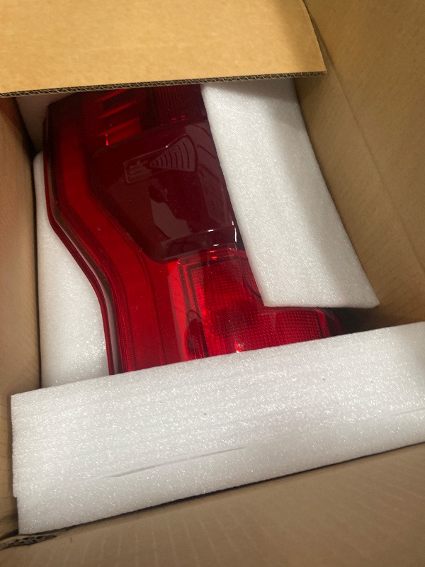 Photo 1 of ***(MAJOR DAMAGE/ SEE NOTES FOR DETAILS)***LED Tail Light With Blind Spot Compatible With 2017-2019 Ford F250 F350 F450 F550 Super Duty Rear Light Taillights Left and Driver Side Replace FO2800262 KC3Z13405B