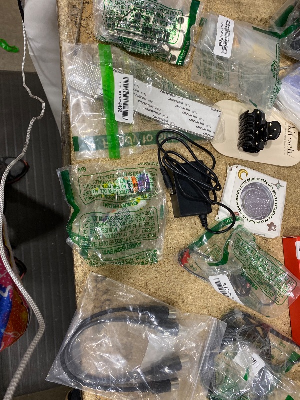 Photo 1 of 10 PIECE LOT MIXED MISCELLANEOUS ITEMS SOLD AS IS