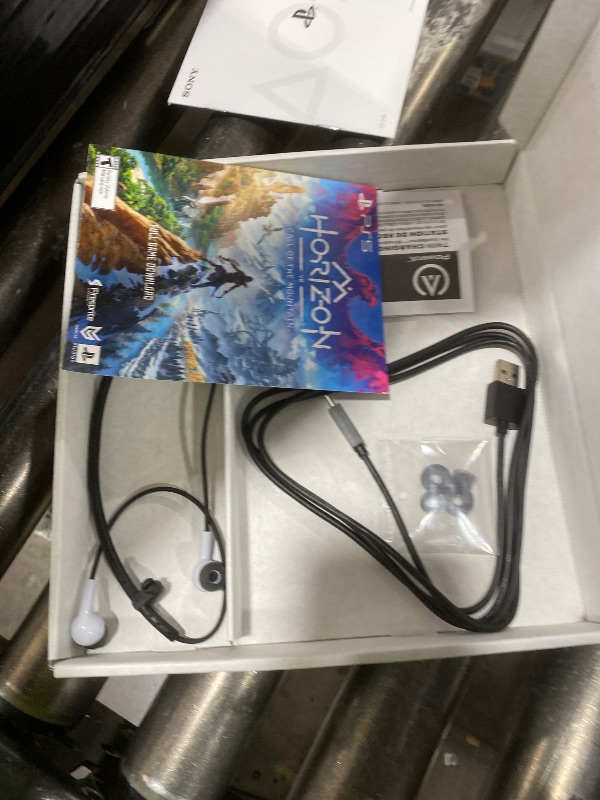 Photo 1 of PlayStation VR2 Horizon Call of The Mountain™ Bundle (PSVR2)