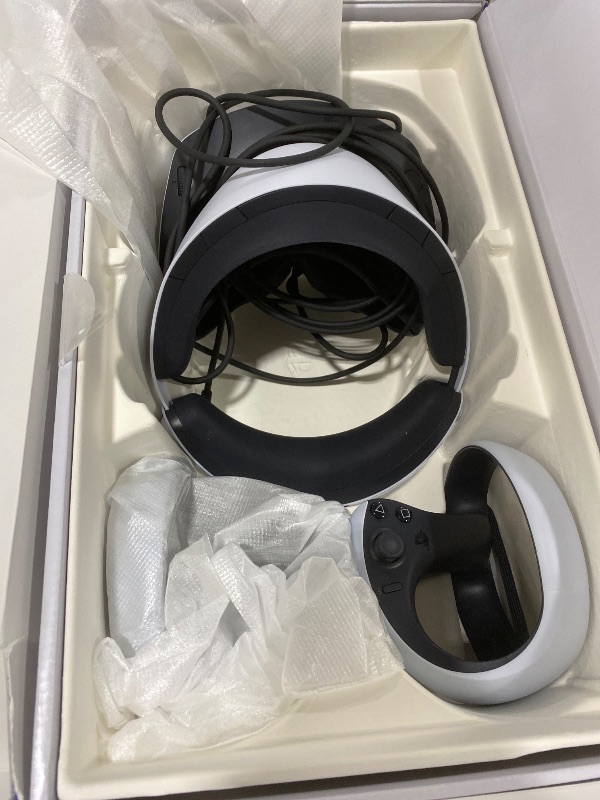 Photo 1 of PlayStation VR2 Horizon Call of The Mountain™ Bundle (PSVR2)