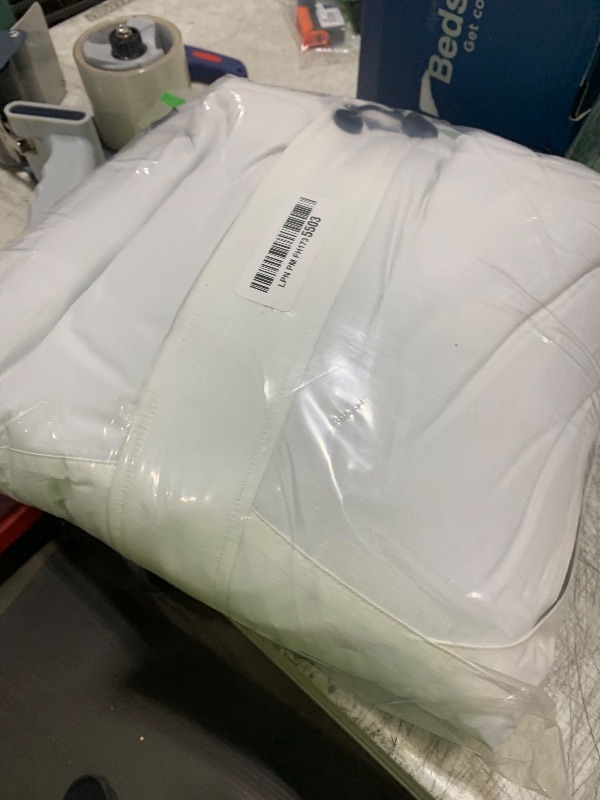 Photo 1 of MAGCOMSEN Womens Snow Jacket Waterproof Insulated Ski Jackets Ladies Snowboarding Jackets Winter Jackets with Hood Windproof Hiking Jacket L