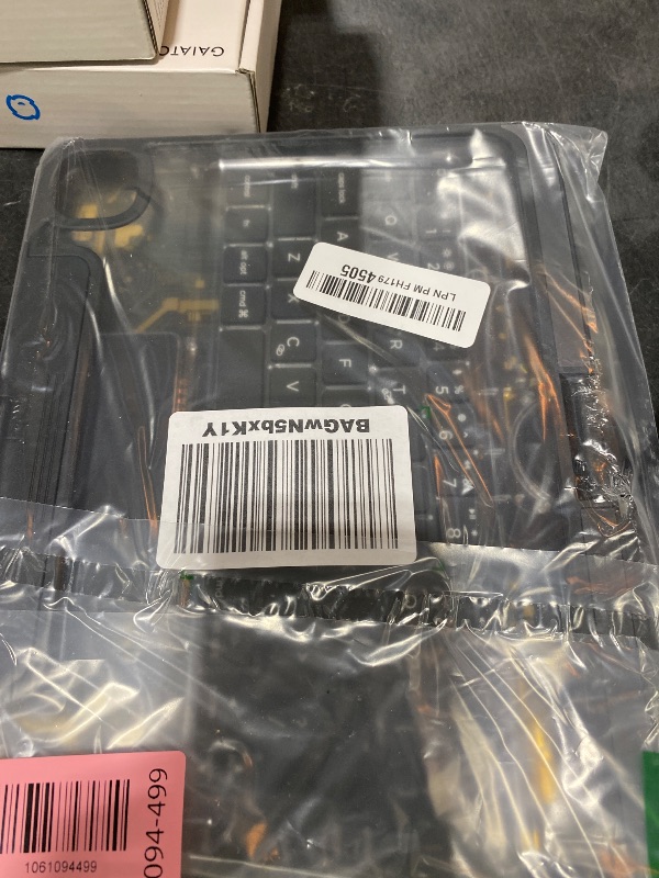 Photo 1 of Keyboard Case for iPad Pro 11-inch (M5/M4 2025/2024), Clear Wireless iPad Pro 11 Inch Case with Keyboard Multi-Touch Trackpad, Battery Level Visualization with 360° Rotatable & Pencil Holder, Black