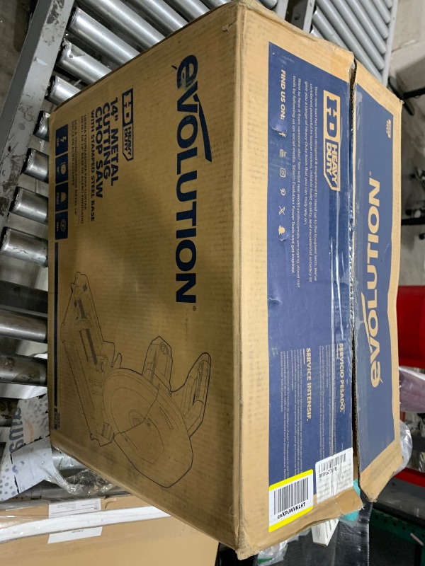 Photo 1 of saw look at pictures for reference