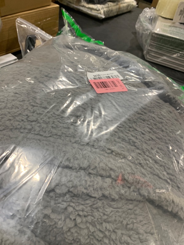 Photo 1 of 1 Pack 3 Calming Blankets Fluffy Premium Fleece Pet Blanket Soft Sherpa Throw for Dog Puppy Cat Grey Large (41" x31'')