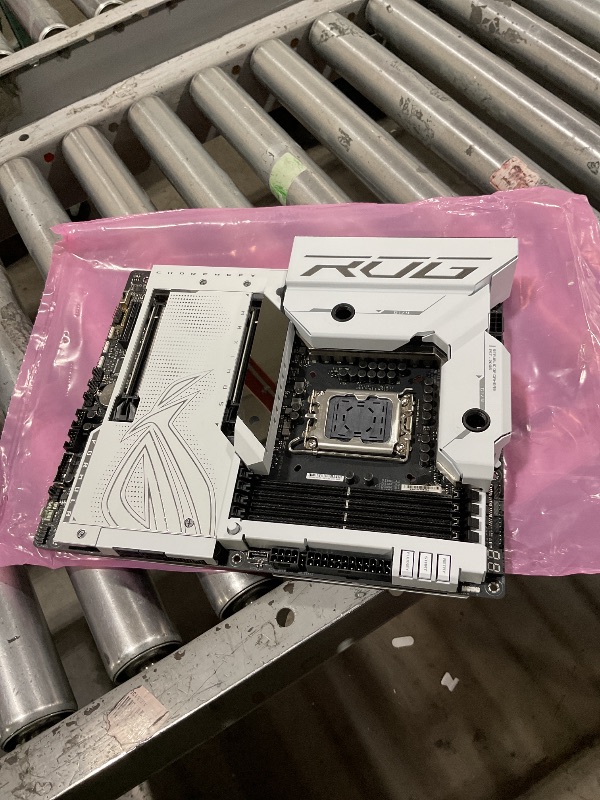 Photo 1 of PARTS ONLY --------------- NON FUNCTIONAL -----------------------------------------------------------asus ROG Maximus Z790 Formula LGA 1700(Intel 14th &13th&12th) ATX Gaming Motherboard(HybridChill,ROG Water-Cooling Zone,DDR5,Wi-Fi 7, 5X M.2 Slots, PCIe 5