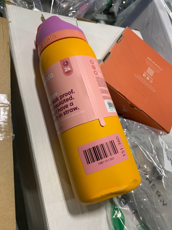 Photo 1 of ** DAMAGE** Owala FreeSip Insulated Stainless Steel Water Bottle with Straw for Sports, Travel, and School BPA-Free Sports Water Bottle, 32 oz, Tropical