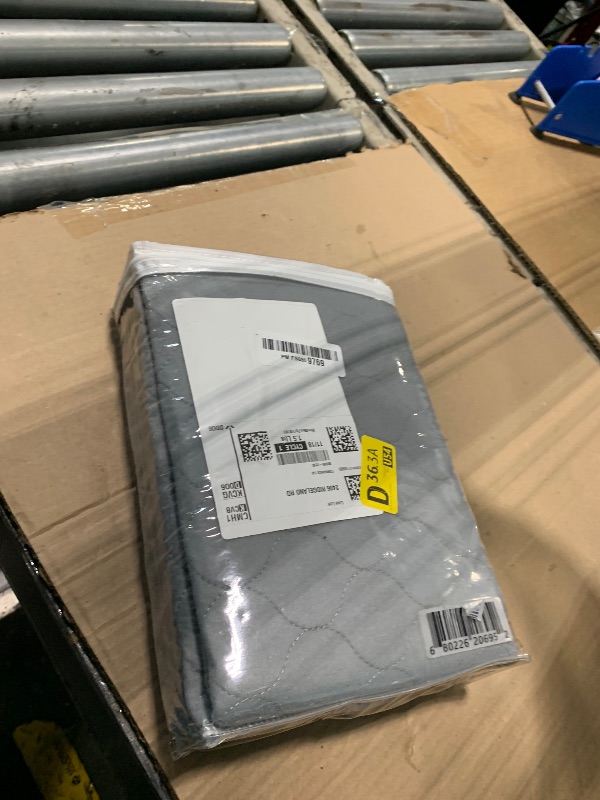 Photo 2 of rocket & rex Premium Washable Pee Pads for Dogs, Waterproof & Reusable Puppy Pads for Potty Training, Whelping, Lining Crates & More, Guaranteed for up to 300 Washes, 22" x 22" (Pack of 4)