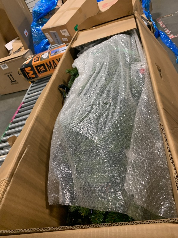 Photo 1 of ***SIMILAR ITEM***
DWVO 6 ft Green Artificial Christmas Tree