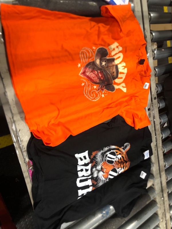 Photo 1 of (2) ( diiferent shirts )Howdy Cowboy Hat Western Rodeo T-Shirt