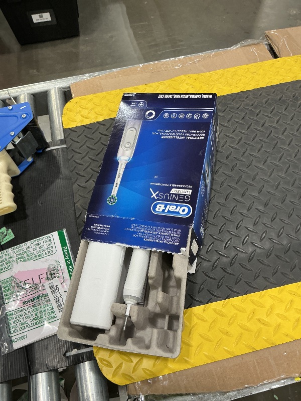 Photo 1 of *USED*
Oral-B Genius X Limited Rechargeable Electric Toothbrush with 1 Replacement Brush Head, Travel Case, White