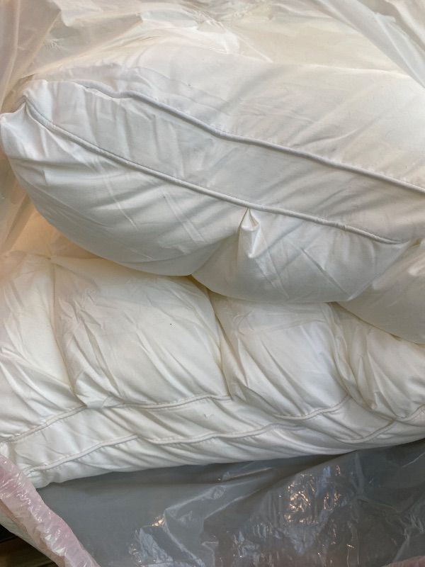 Photo 1 of **MINOR DAMAGE - USED**
YOUR MOON Soft Pillows King Size for Sleeping, Support Bed Pillows, Fluffy Down Alternative Pillow, Luxury Hotel Gel King Pillows for Side Sleeping (White)